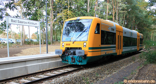 Zug + Bahnhof